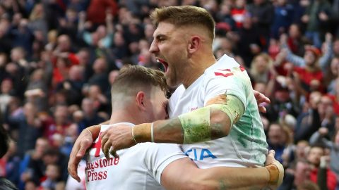 England 20-14 New Zealand: Tommy Makinson’s hat-trick seals the series