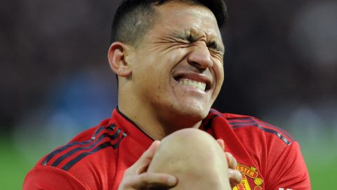Manchester United’s Alexis Sanchez ruled out for four to six weeks