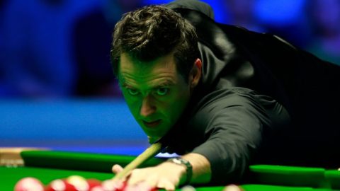 Tour Championship: Ronnie O’Sullivan beats Neil Robertson to become world number one