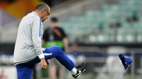 Europa League: Chelsea boss Maurizio Sarri takes frustration out on cap