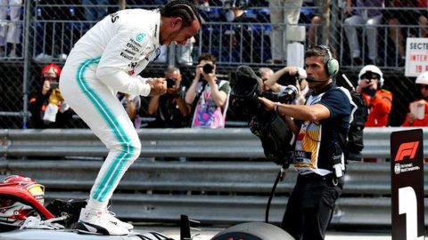 Lewis Hamilton: Mercedes driver determined to’ keep going’ in F1