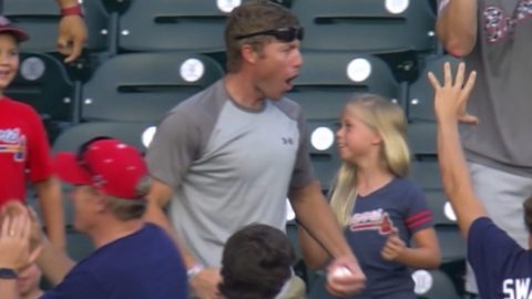MLB: ‘What a catch!’ Fan takes incredible one-handed effort