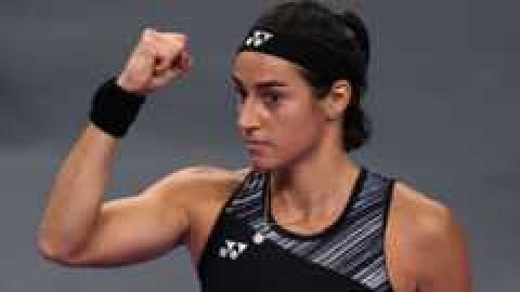 Garcia battles into last four of WTA Finals