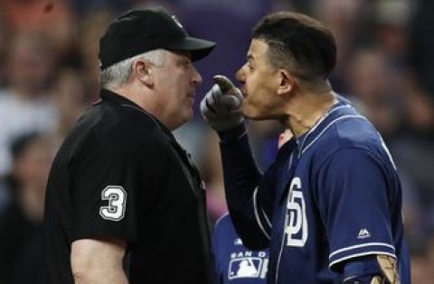 Plate ump Welke exits game after getting hit in mask