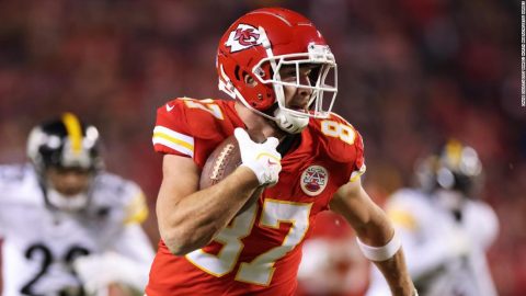 Travis Kelce’s mom surprises him with question at postgame news conference after two games in one day