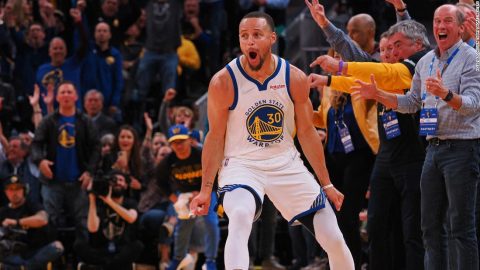 Steph Curry torches Denver Nuggets as Golden State Warriors extend lead in playoff series