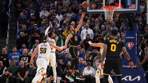 Stephen Curry and Giannis Antetokounmpo star in Golden State Warriors and Milwaukee Bucks wins