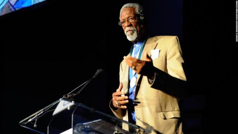 Late NBA great Bill Russell ‘leaves a giant example for us all,’ says Kareem Abdul-Jabbar
