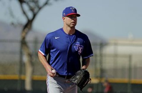 Rangers’ Kluber pitches for 1st time since broken arm