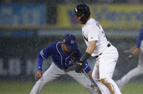 Royals, White Sox game suspended in 5th for rain, tied at 1