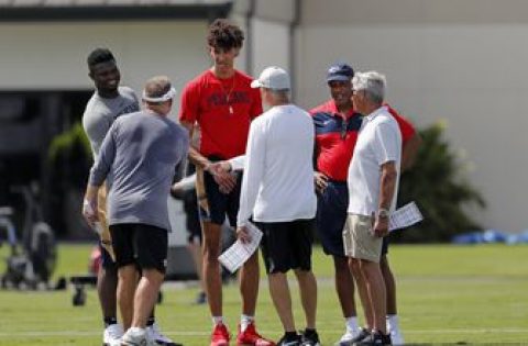 Zion Williamson dabbles in football fun with Saints