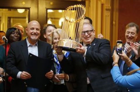 Manfred apologizes for calling WS trophy a “piece of metal”