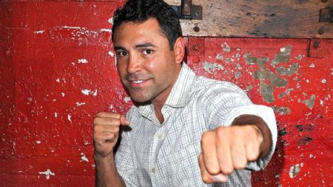 Oscar De La Hoya needs to promote his rising stars, not steal their thunder