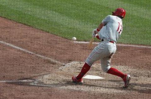 Phils win in Pittsburgh on Hoskins’ HR; fan walks to plate