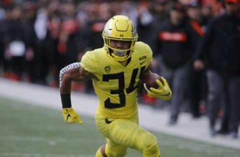 Verdell has 5 TDs in Oregon’s 55-15 win over Oregon State
