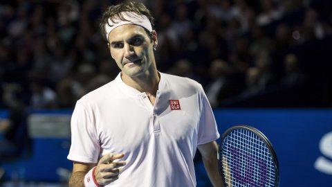 Federer continues winning run at Swiss Indoors