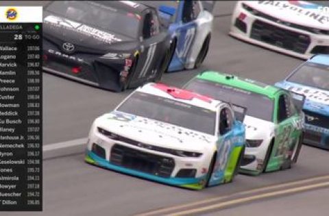 Bubba Wallace passes Denny Hamlin for the lead with 26 laps to go | NASCAR on FOX