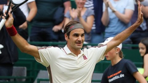 Roger Federer through to Halle Open semi-finals but Alexander Zverev goes out