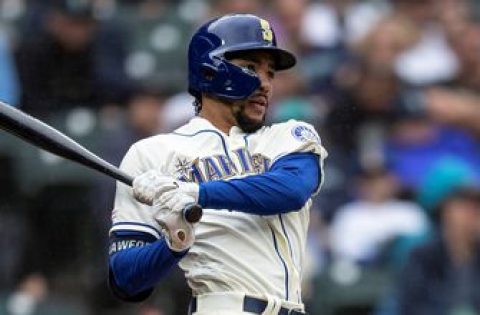 J.P. Crawford gives the Mariners a 3-2 win with his first career walk-off hit