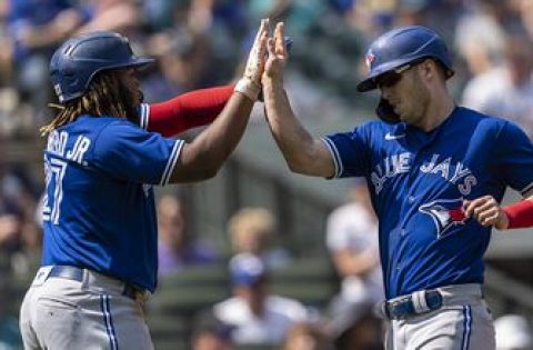 Blue Jays crank four homers in 8-3 win over Mariners