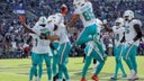 Tua Tagovailoa’s six-TD game rallies Dolphins from 21-point deficit