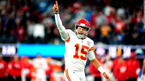 Mahomes throws walkoff overtime touchdown in thrilling Chiefs win over Chargers
