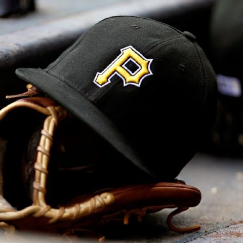 Pirates pitch 400 pizzas to Pittsburgh hospitals