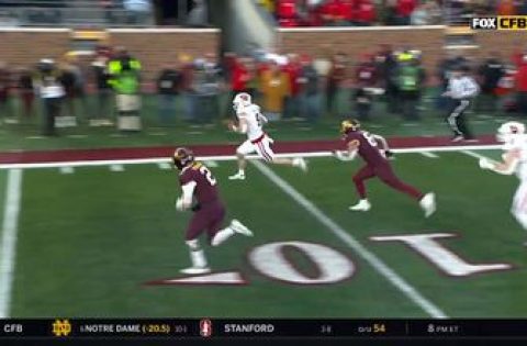 Scott Nelson’s Pick-Six gives Wisconsin a 10-3 lead over Minnesota
