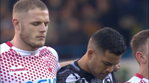 England and New Zealand rugby league players join together on Remembrance Sunday