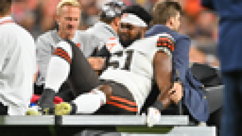 Browns DE and USFL DPOY Chris Odom suffers torn ACL
