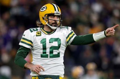 Aaron Rodgers continues his MVP campaign, throwing for three TDs to equal Brett Favre’s TD record as a Packer against Ravens