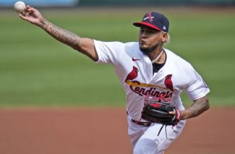 Cardinals place Martínez on IL with oblique strain, recall Oviedo