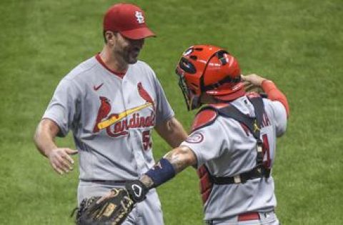Wainwright goes the distance as Cardinals defeat Brewers 4-2 in Game 1 of twin bill