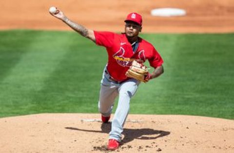 Martínez shines before Mets rally to beat Cardinals 5-3
