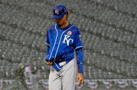 Rain suspends Royals and White Sox, will resume at 4:40 on Tuesday