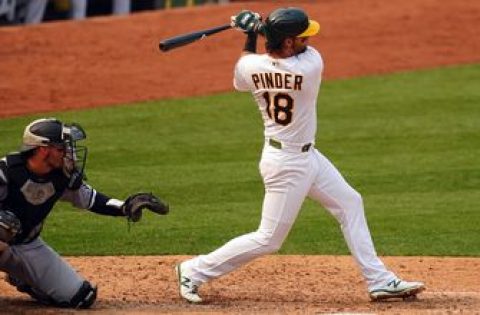Pinder pulls Athletics past White Sox with two-RBI single to advance in Wild Card Series