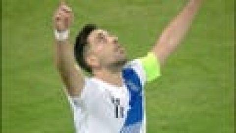 Anastasios Bakasetas’ powerful strike gives Greece a 1-0 lead vs. Kosovo
