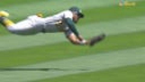 Athletics’ Tony Kemp makes an OUTRAGEOUS diving catch vs. White Sox