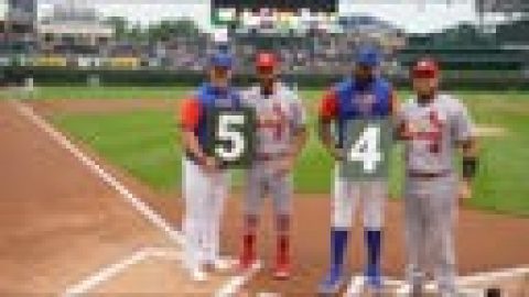Cubs’ Manager Davis Ross and Jason Heyward present Cardinals’ Yadier Molina and Albert Pujols with pregame farewell gifts