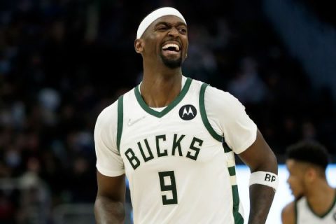 Bucks agree to $49M deal with Portis; add Ingles