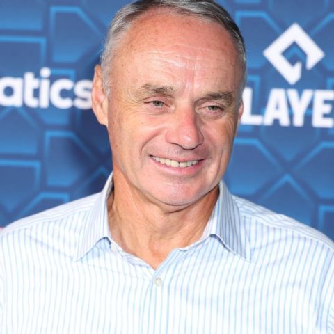 Minor leaguers make ‘a living wage,’ Manfred says