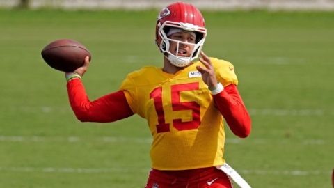 Best of Monday at NFL training camps: Patrick Mahomes and other QBs work on receiver connections; Ravens’ J.K. Dobbins activated