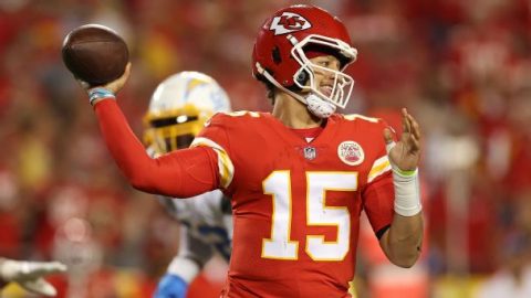 Chiefs rally to take down Chargers, seize early control of AFC West