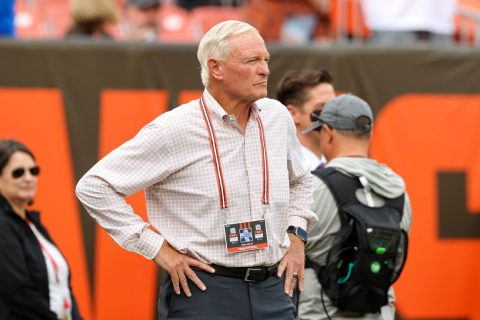 Fan arrested for bottle throw at Browns owner