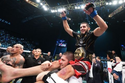 Makhachev submits Oliveira, wins lightweight title