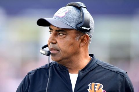 Lewis leaving as Bengals coach, endorses Hue
