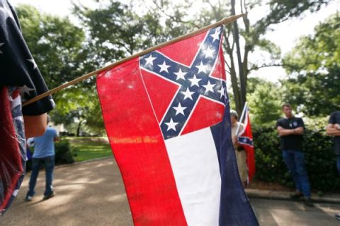 Mississippi lawmakers vote to change state flag