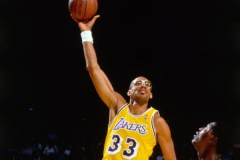 Abdul-Jabbar puts four title rings up for auction