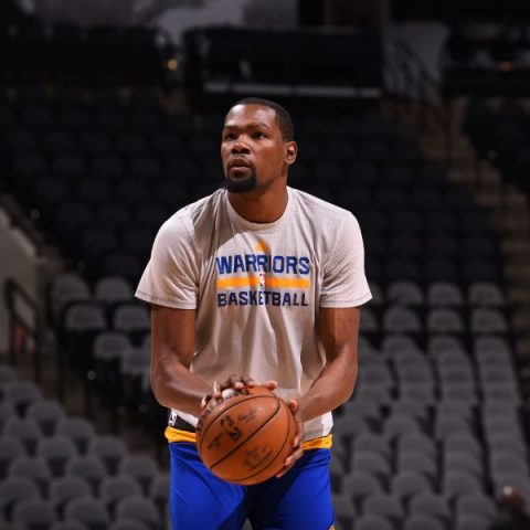 Durant travels to Toronto ahead of Games 1, 2
