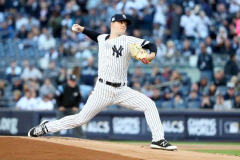 Gray dealt from Yanks to Reds, signs extension